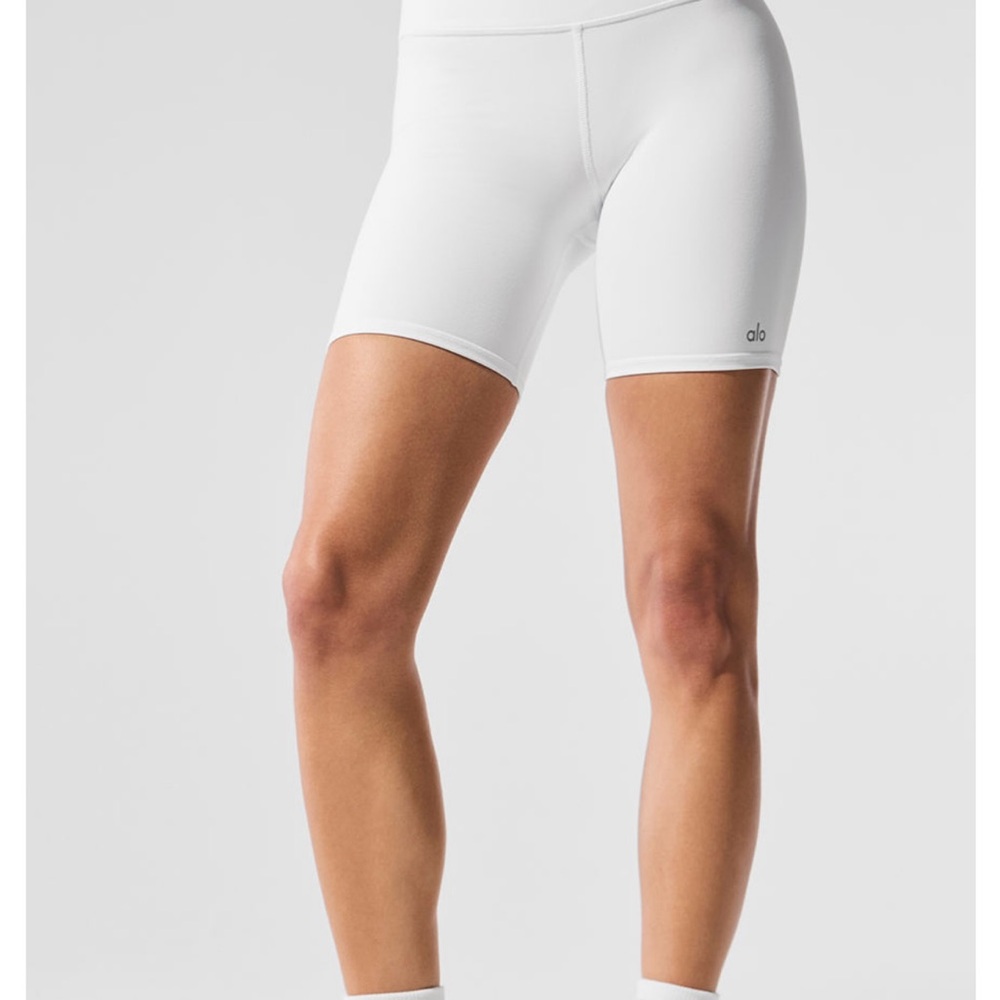 ALO Yoga 7” High Waist Biker Short, white